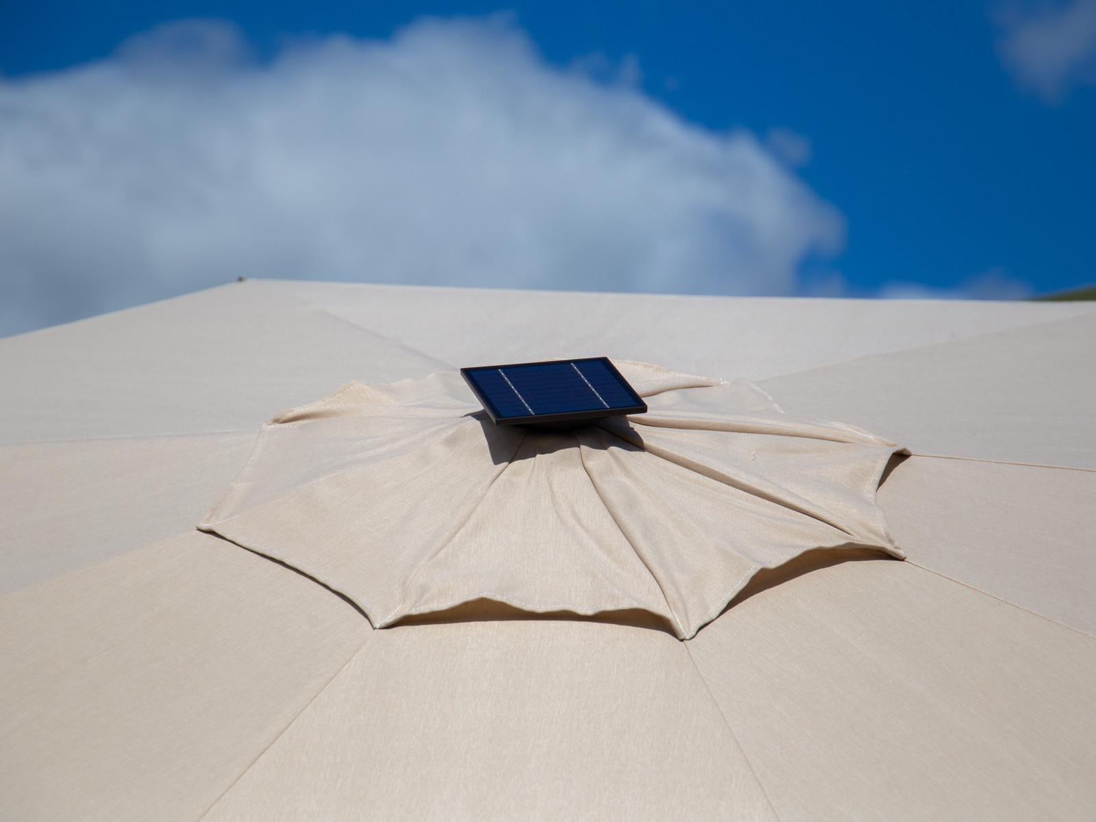 Pisa 3.5M Dia Cantilever Parasol & LED Lights