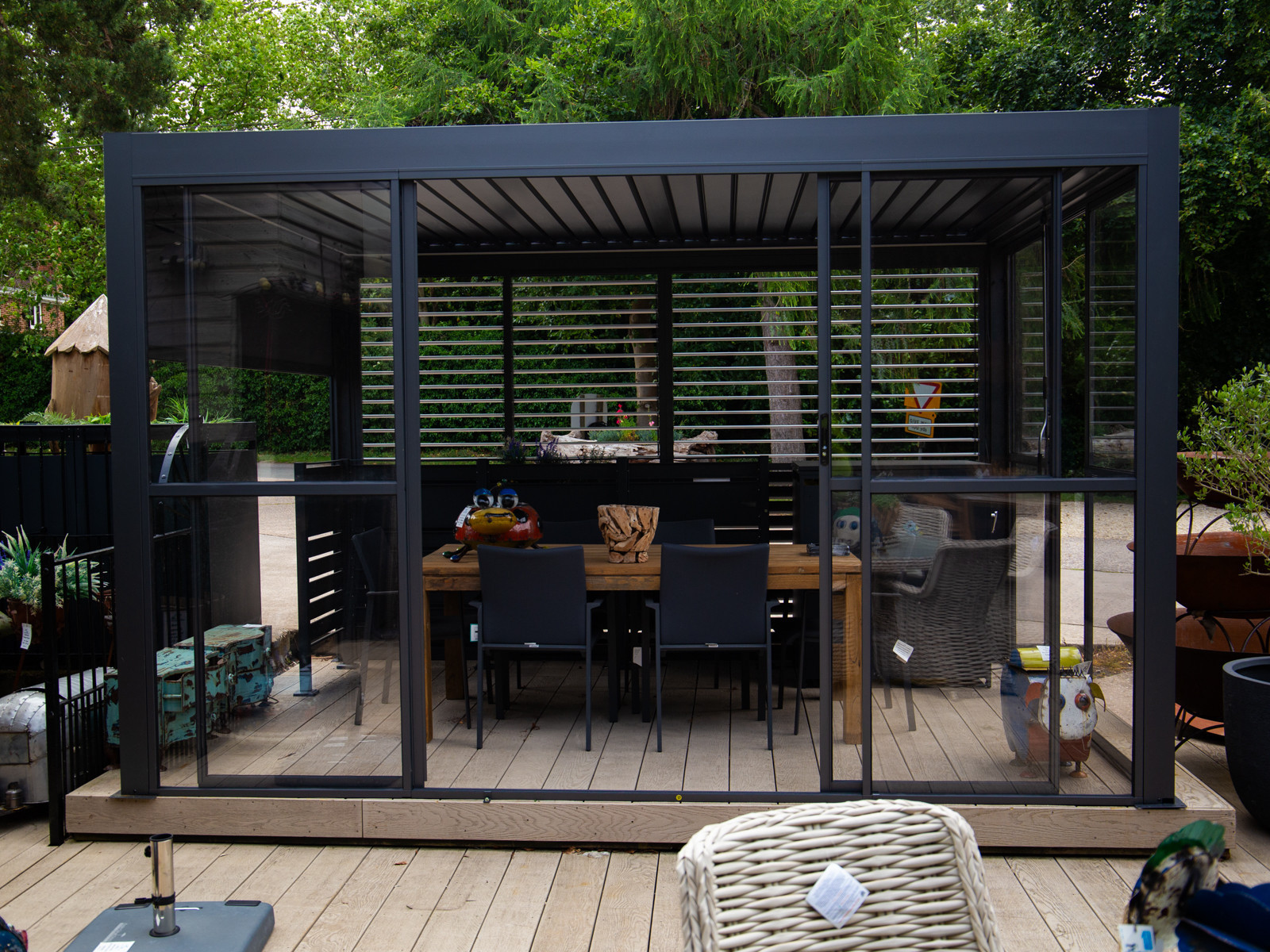Neptune | Acrylic Sliding Doors