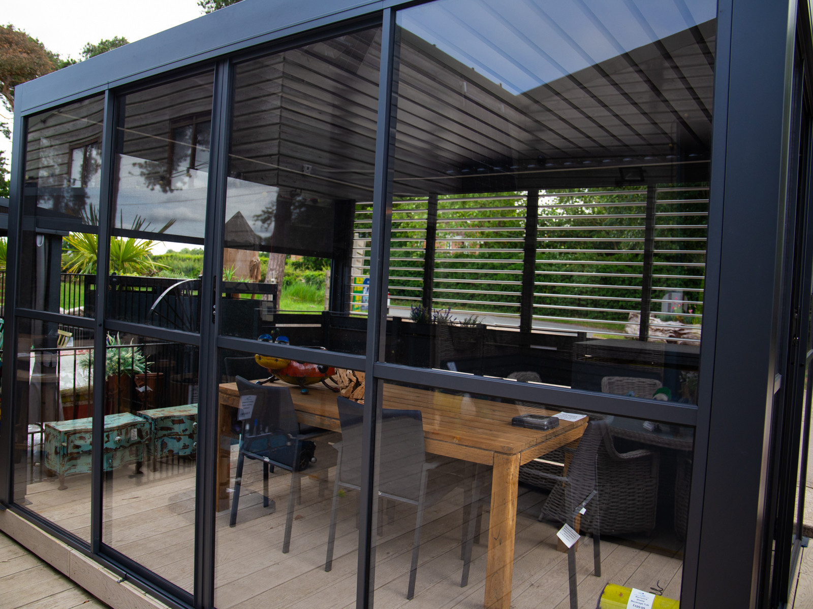 Neptune | Acrylic Sliding Doors