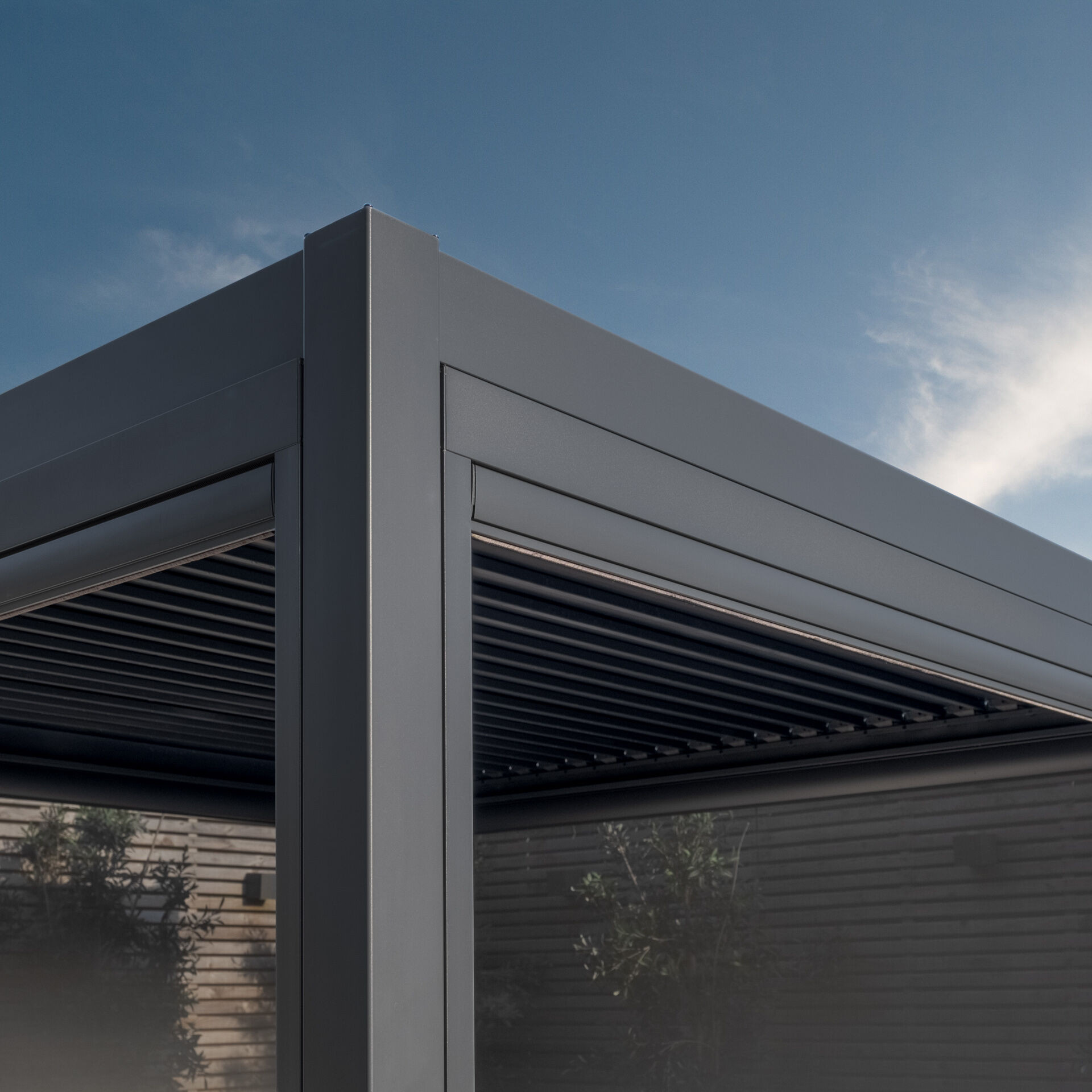 Jupiter 3m x 4m Aluminium Pergola Frame & Manual Operated Galvanised Steel Roof Louvres
