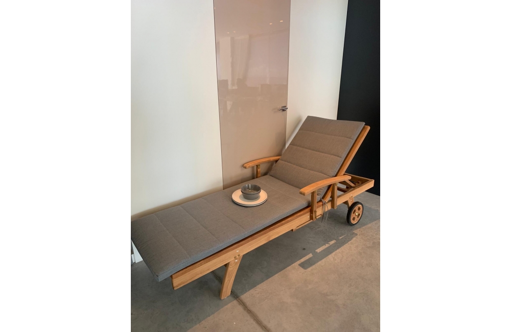 Ex Display Sale 50% OFF Teak Sunlounger & 2 Dining chairs