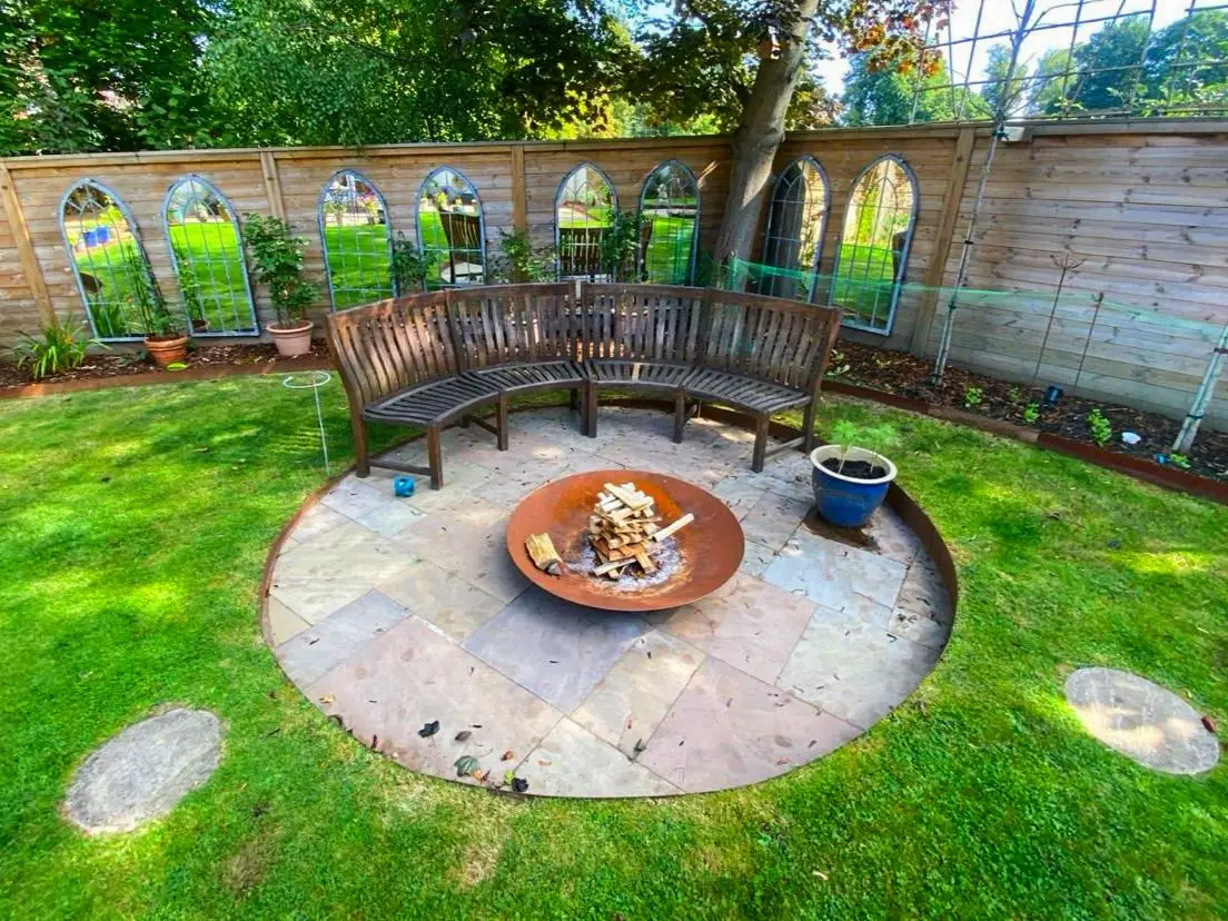 Malvern Curved Bench