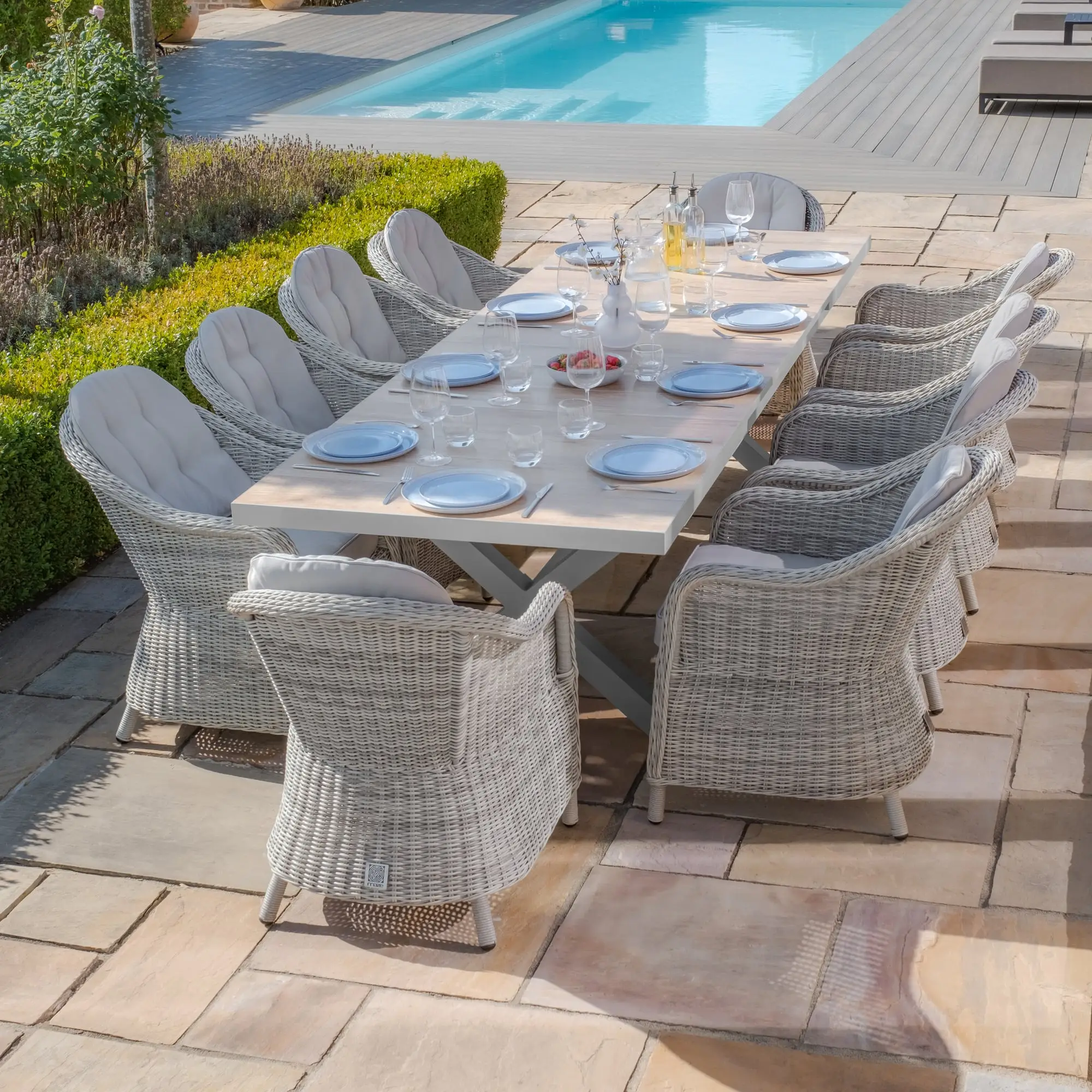 Oxford 6 -10 Seat Vienna Extending Dining Set