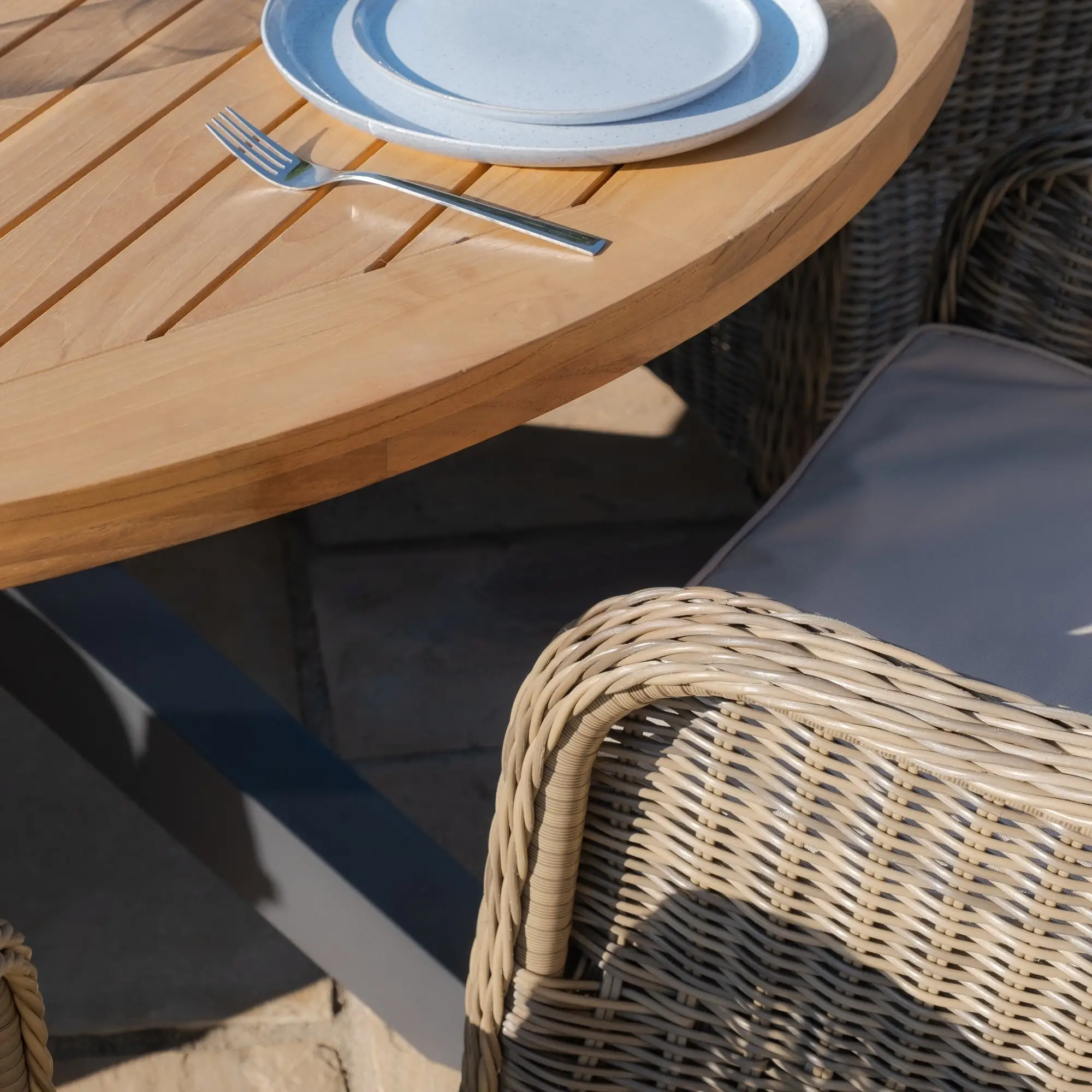 Winchester 6 Seat Jakarta Round Dining Set