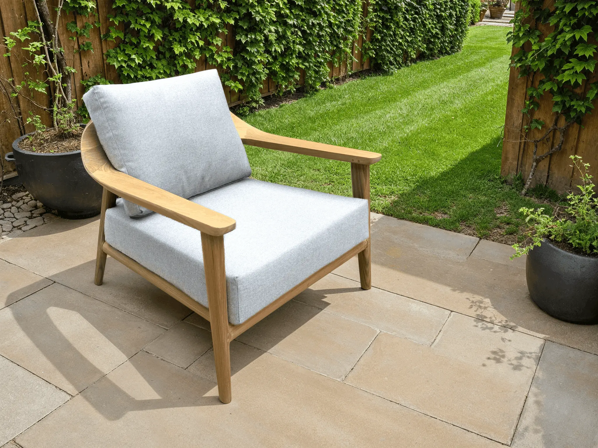 Veluta Curve Armchair - Teak Certified