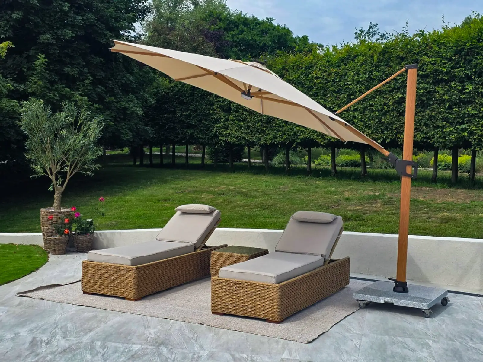 Pisa 3.5M Dia Cantilever Parasol & LED Lights