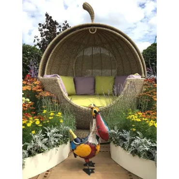 Pete The Pelican Drinks Tub