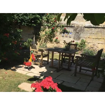 Pete The Pelican Drinks Tub