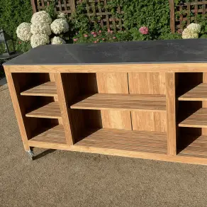 Bari Island On Wheels