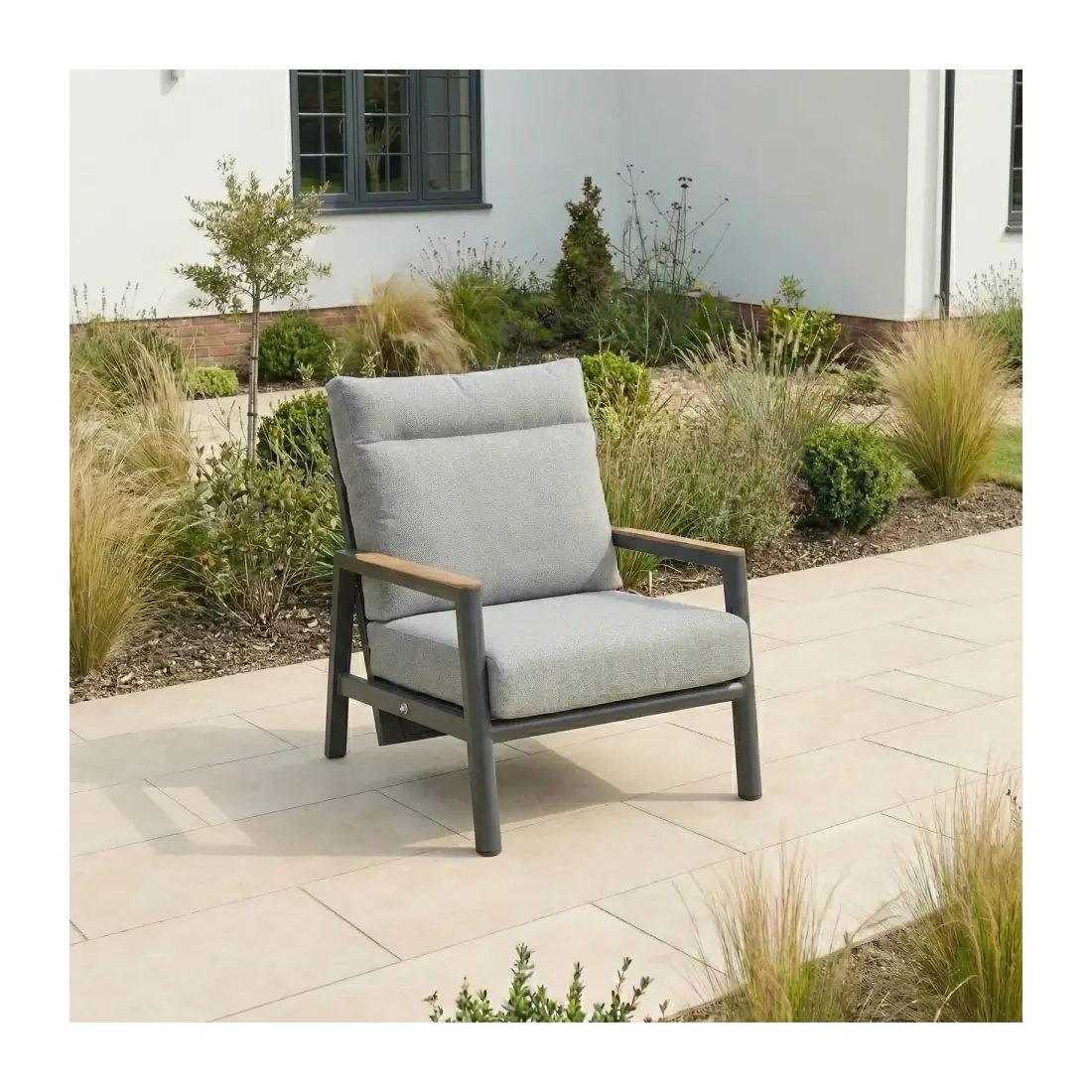 Isaac Aluminium Pair of Reclining Lounge Armchairs Isaac Aluminium Pair of Reclining Lounge Armchairs