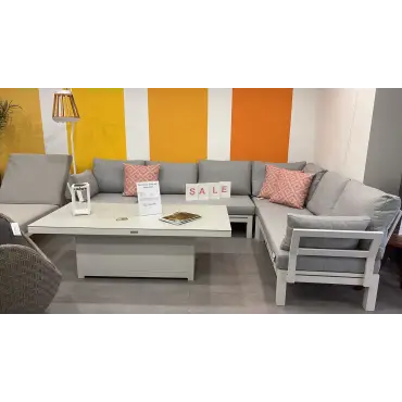 Oslo Corner Group with With Rising Table