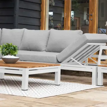 Oslo Corner Group with With Rising Table