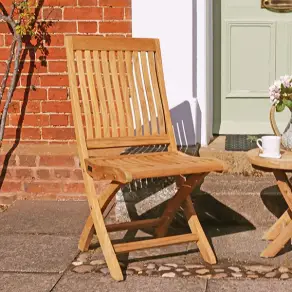 Balmoral FSC folding diner chair