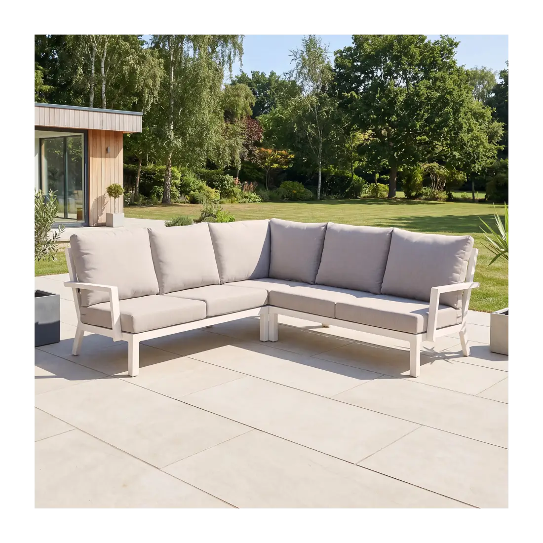 Vogue Aluminium Compact Corner Aluminium Lounging Sofa in Chalk White Vogue Aluminium Compact Corner Aluminium Lounging Sofa in Chalk White