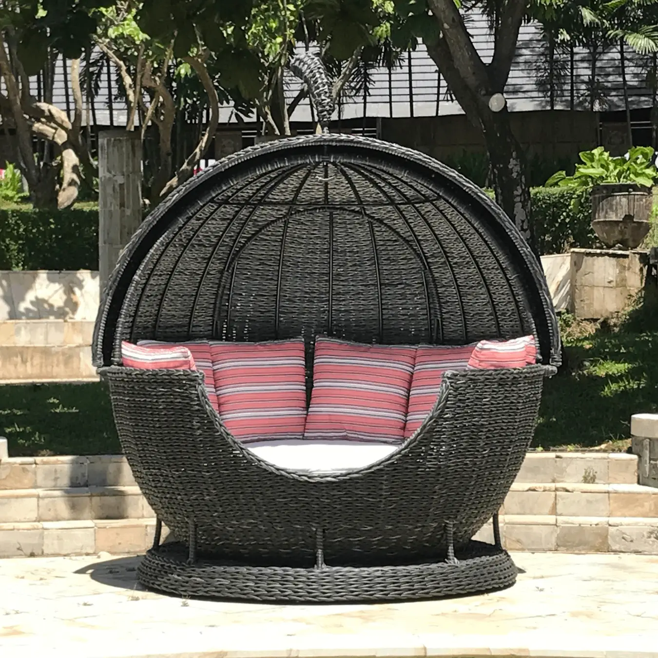 Midnight Montana Apple Day Bed