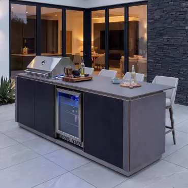 Outdoor Kitchen Island & Bar