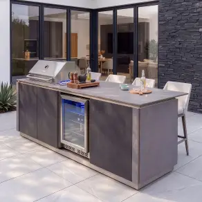 Outdoor Kitchen Island & Bar