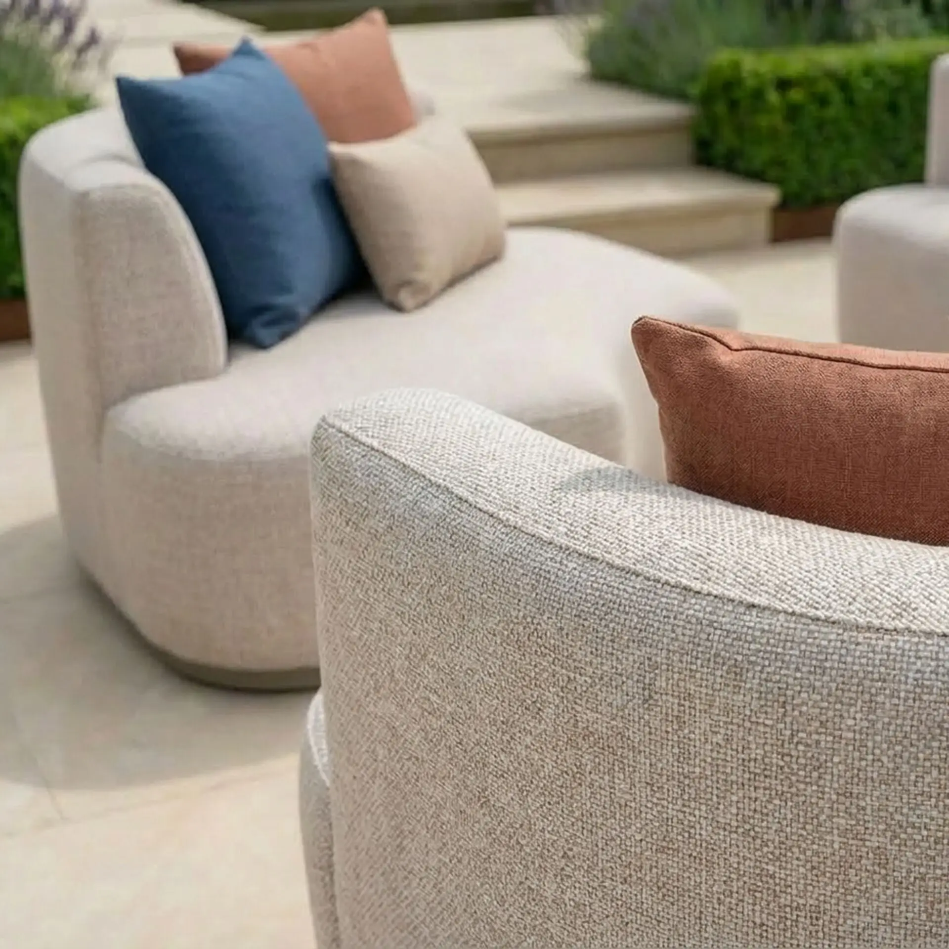 Snug Lifestyle Suite with Rising Table