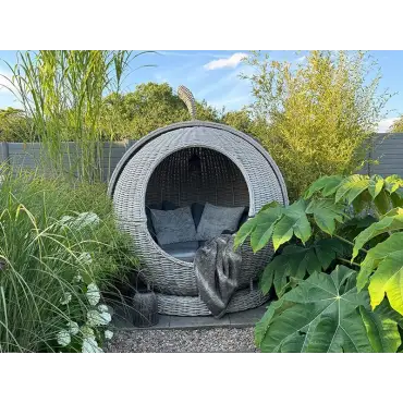 Fiji Apple Day Bed