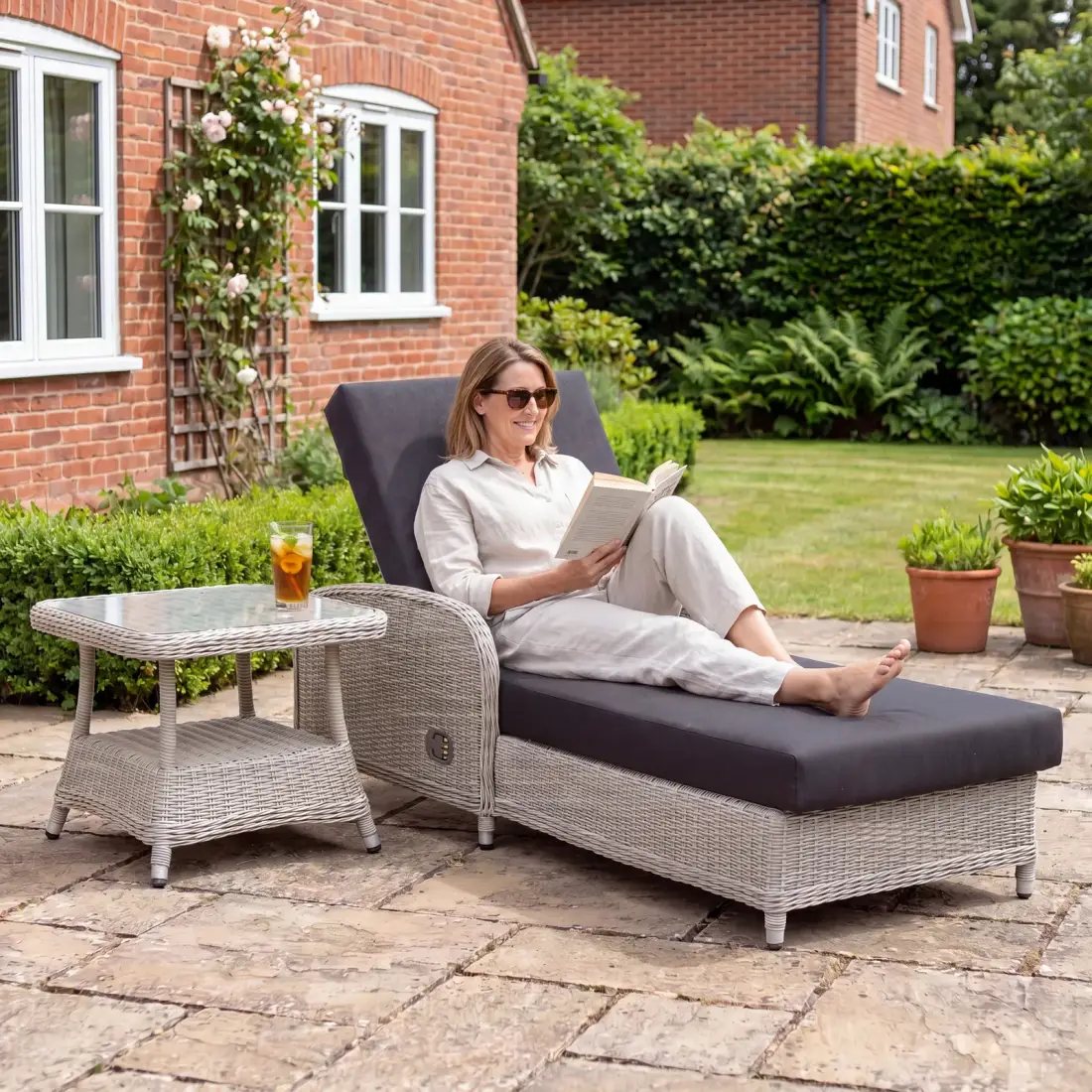 NOVA Avery Sun Lounging Set - Square Side Table NOVA Avery Sun Lounging Set - Square Side Table