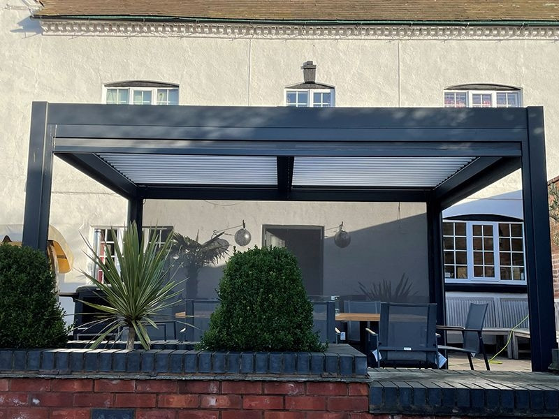 Eclipse 3 X 4m LED Motorised Pergola | Free Standing EXDISPLAY +3 Screens