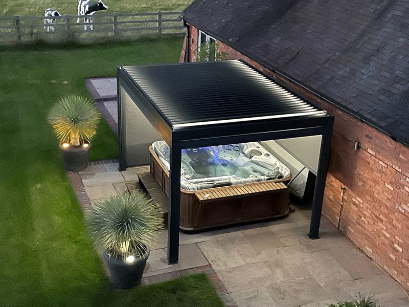 Eclipse 3 X 4m LED Motorised Pergola | Free Standing EXDISPLAY +3 Screens