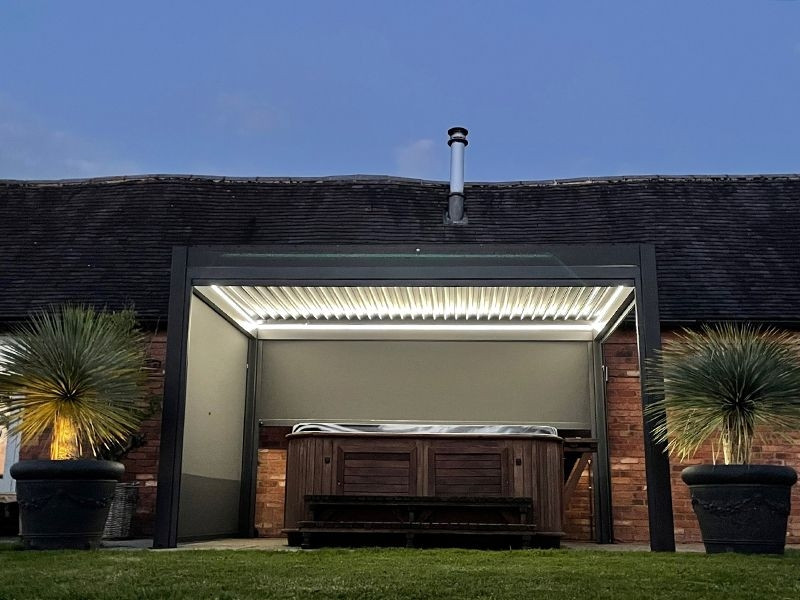 Eclipse 3 X 4m LED Motorised Pergola | Free Standing EXDISPLAY +3 Screens