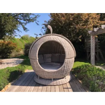 Fiji Apple Day Bed - Luxury Outdoor Relaxation Furniture