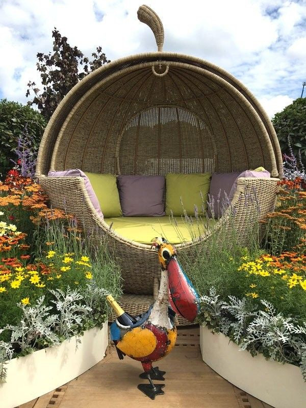 Pete The Pelican Drinks Tub ex display