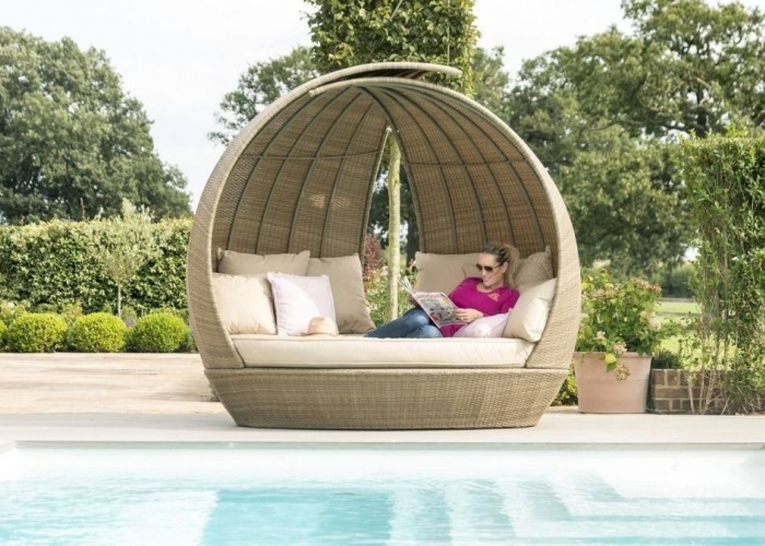 The Attractive Rattan Garden Daybeds